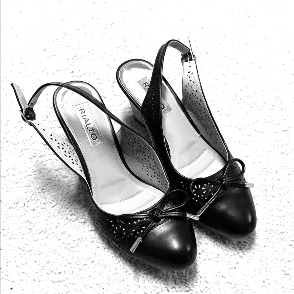 Black wedges
